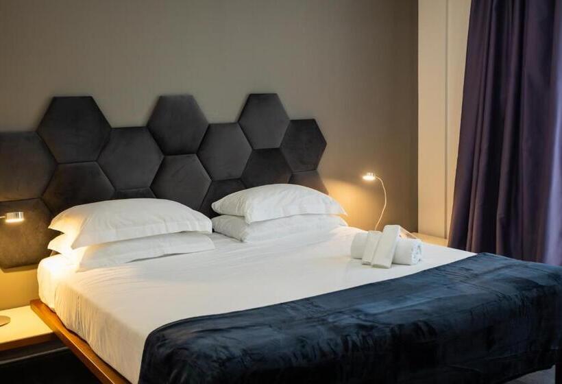 اتاق سوپریور, Black