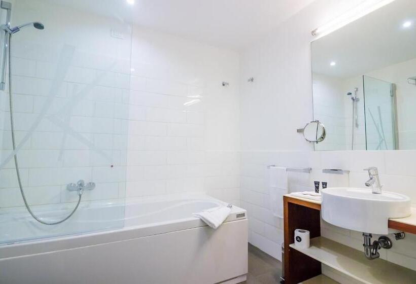 اتاق سوپریور, Black