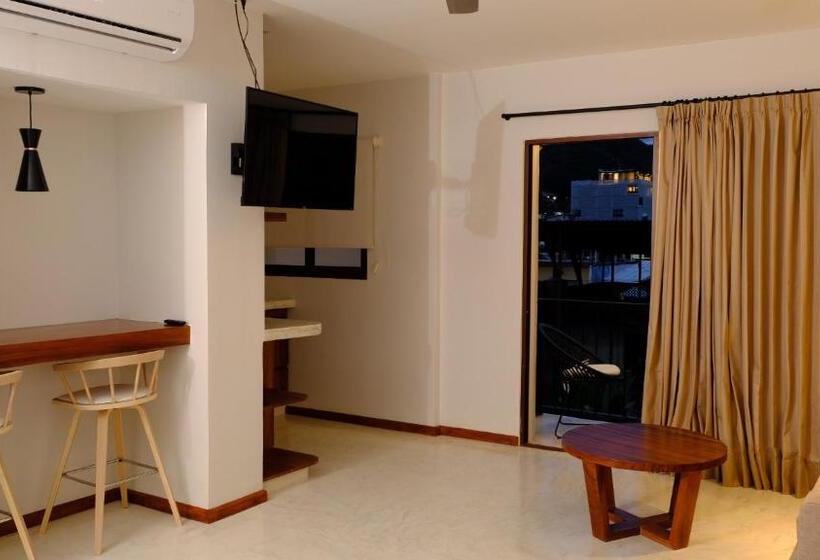 小型套房, Eloisa