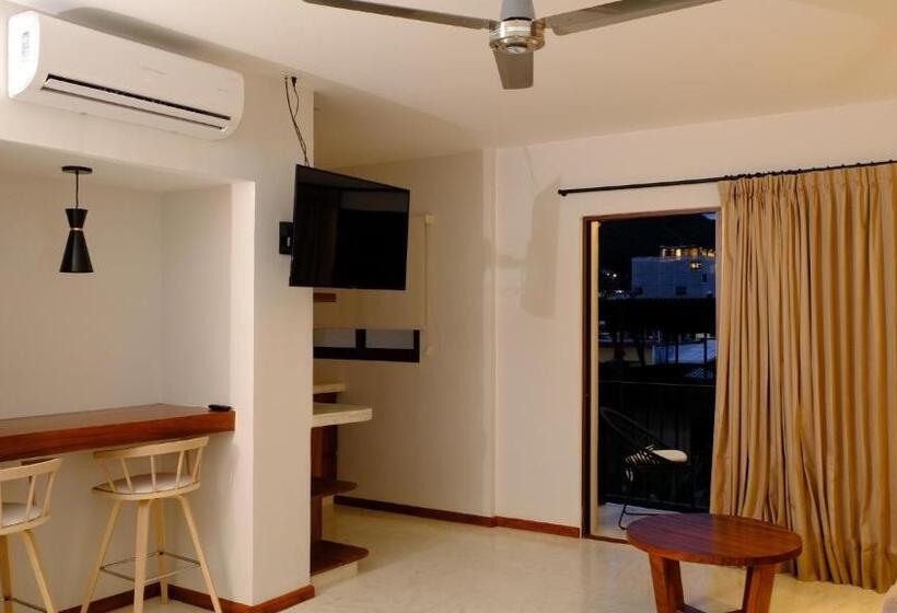 小型套房, Eloisa