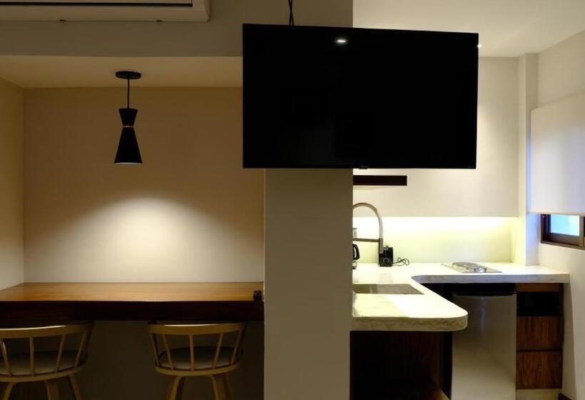 Junior Suite, Eloisa