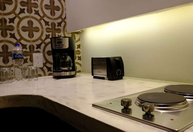 Junior Suite, Eloisa