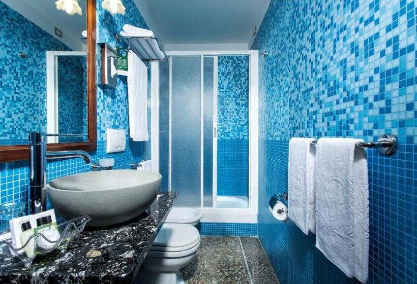 اتاق سوپریور, Golden Tulip Rome Piram