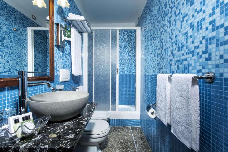 سوییت جونیور, Golden Tulip Rome Piram