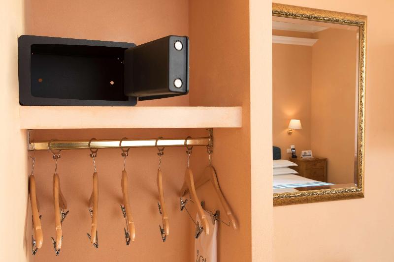 سوییت جونیور, Golden Tulip Rome Piram