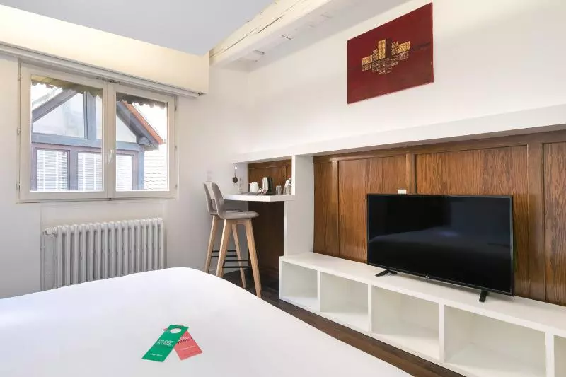سوئیت با تخت بزرگ, Holiday Inn Express Hotel & Suites San Antonio Rivercenter Area, An Ihg