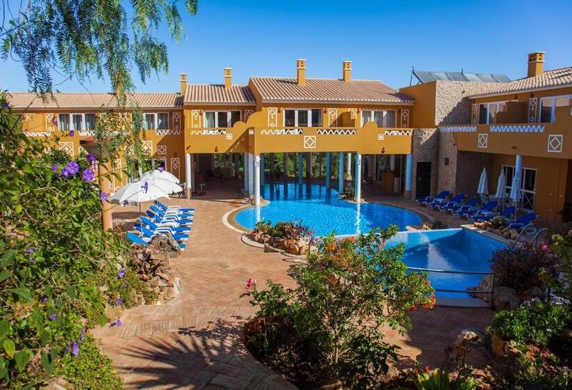 2 Bedroom Apartment Garden View, Montinho De Ouro