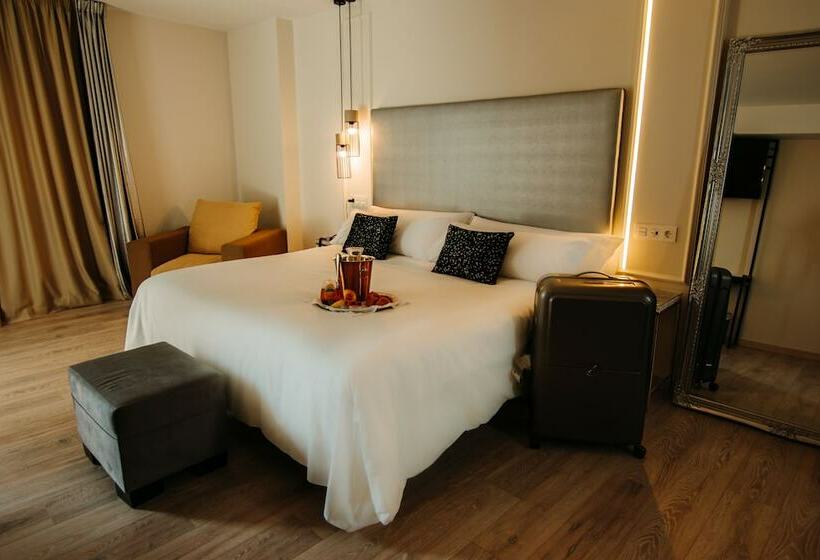 豪华房间, Urban Anaga