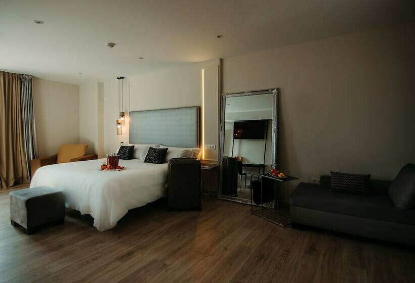 豪华房间, Urban Anaga