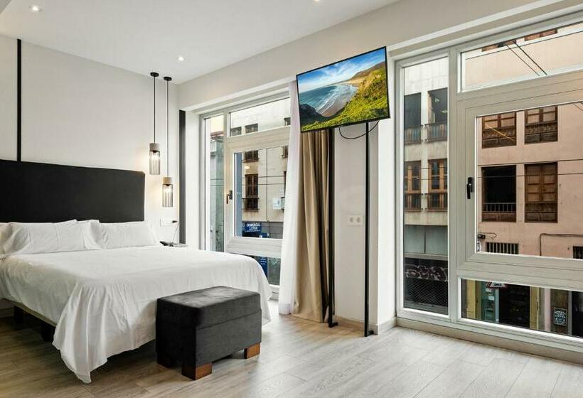 标准间, Urban Anaga