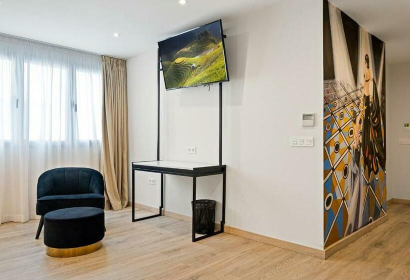 标准间, Urban Anaga