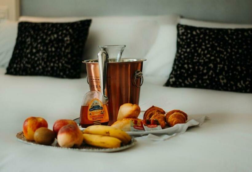 标准间, Urban Anaga