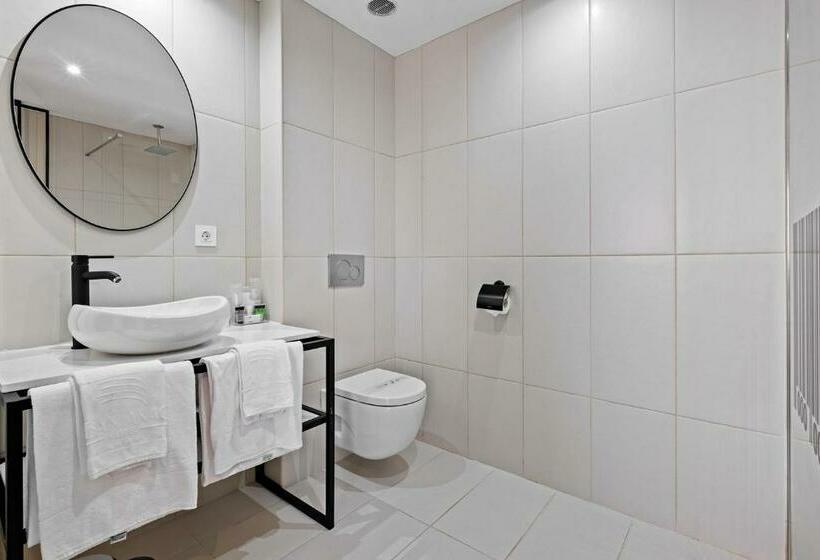 标准间, Urban Anaga