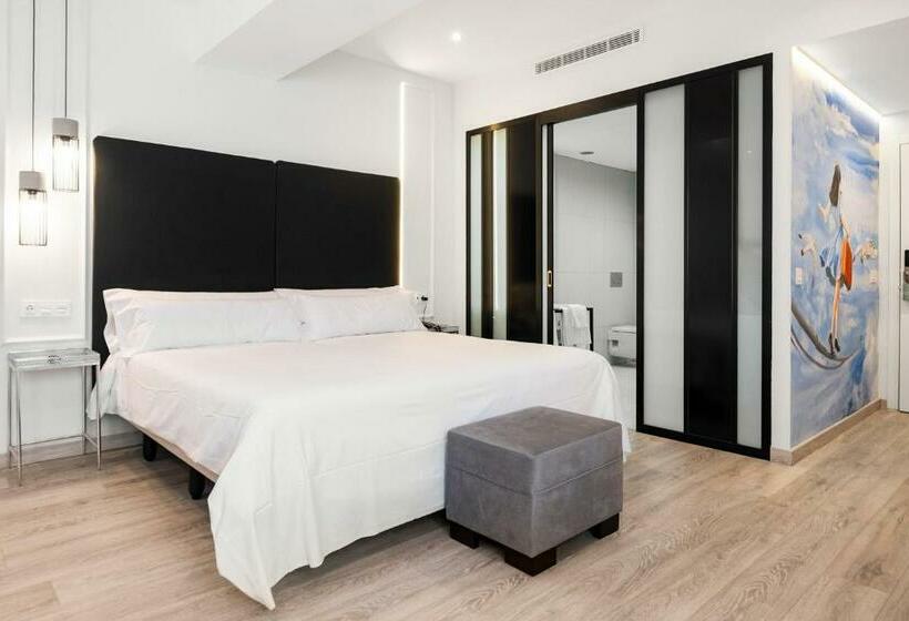 家庭间, Urban Anaga