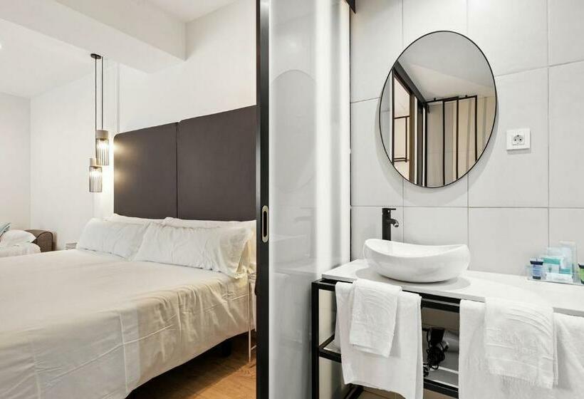 家庭间, Urban Anaga