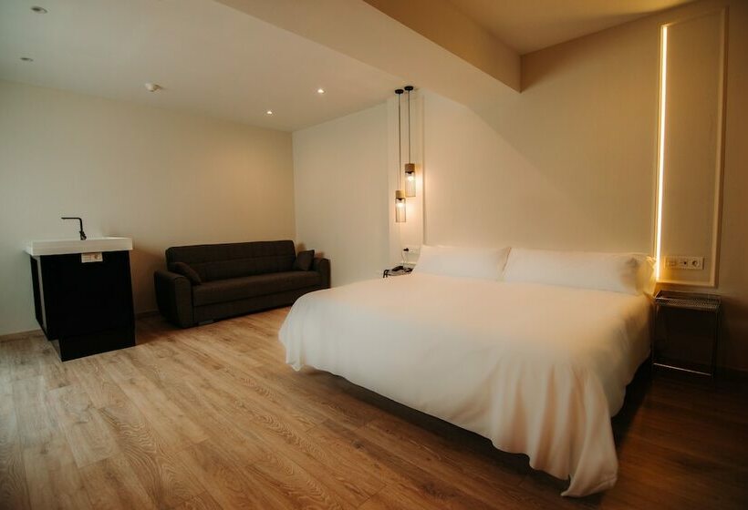 家庭间, Urban Anaga