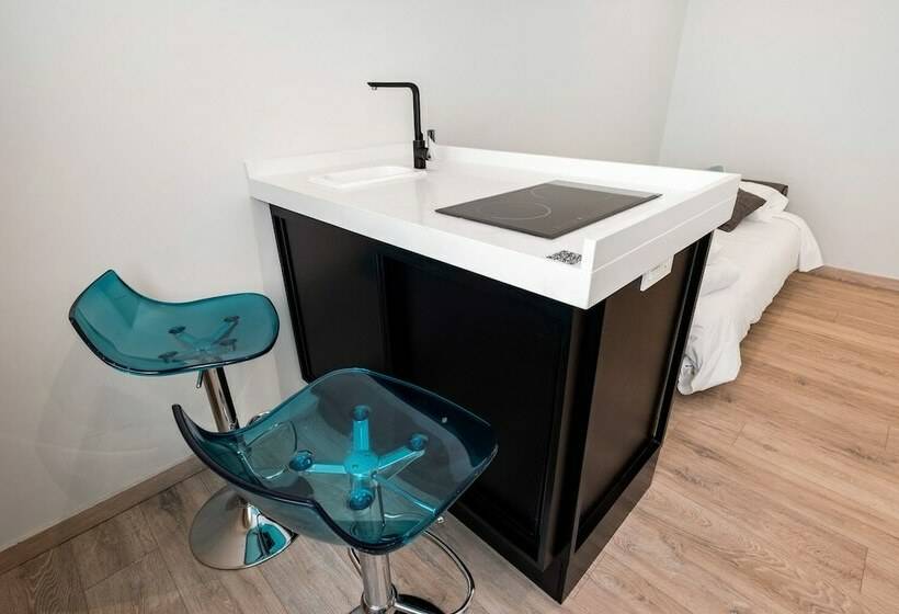 家庭间, Urban Anaga