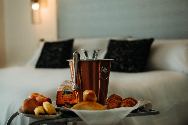 家庭间, Urban Anaga