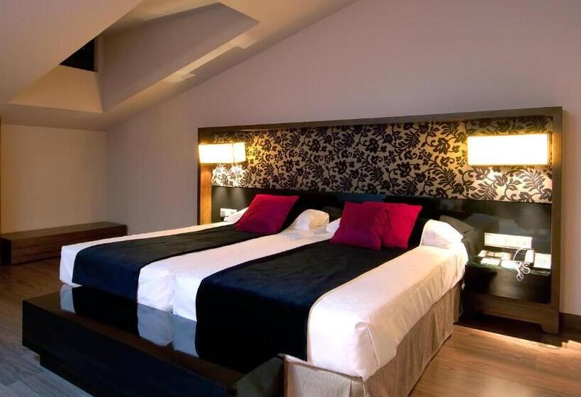 جناح جونيور, Vincci Soho