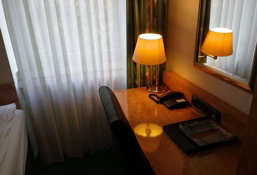 חדר סטנדרט יחיד, An Der Philharmonie