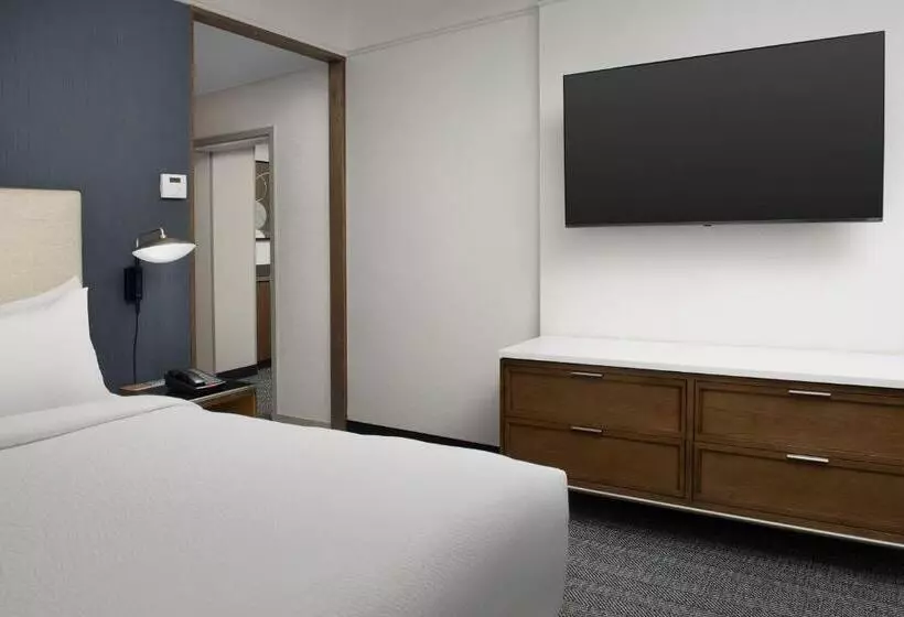 キングサイズベッドのスイートルーム, Courtyard By Marriott Savannah Downtown Historic District