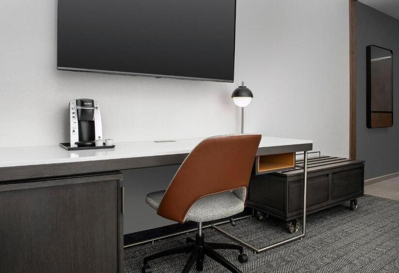 חדר סטנדרט, מיטת קינג, מותאם לאדם עם מוגבלויות, Courtyard By Marriott Savannah Downtown   Historic District