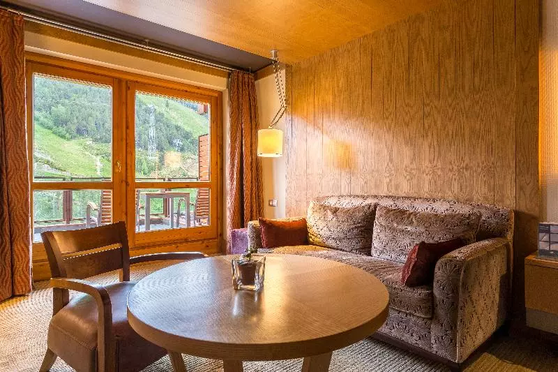 سوییت جونیور لوکس, Sport Hotel Hermitage & Spa