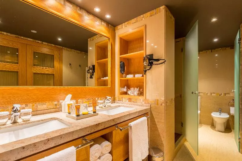 سوییت جونیور لوکس, Sport Hotel Hermitage & Spa