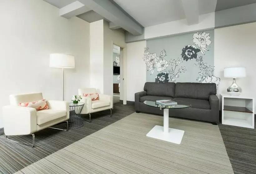 Standard-huone, Stewart