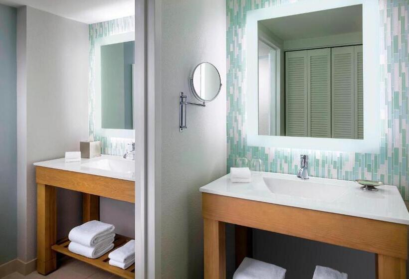 غرفة ديلوكس سرير كينج, Walt Disney World Swan