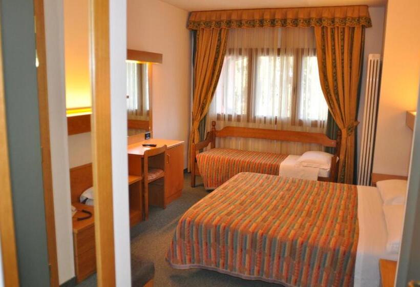 غرفة قياسية ثلاثية, Liberty Hotel Malé