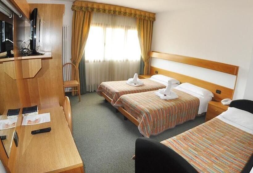 غرفة كومفورت ثلاثية, Liberty Hotel Malé