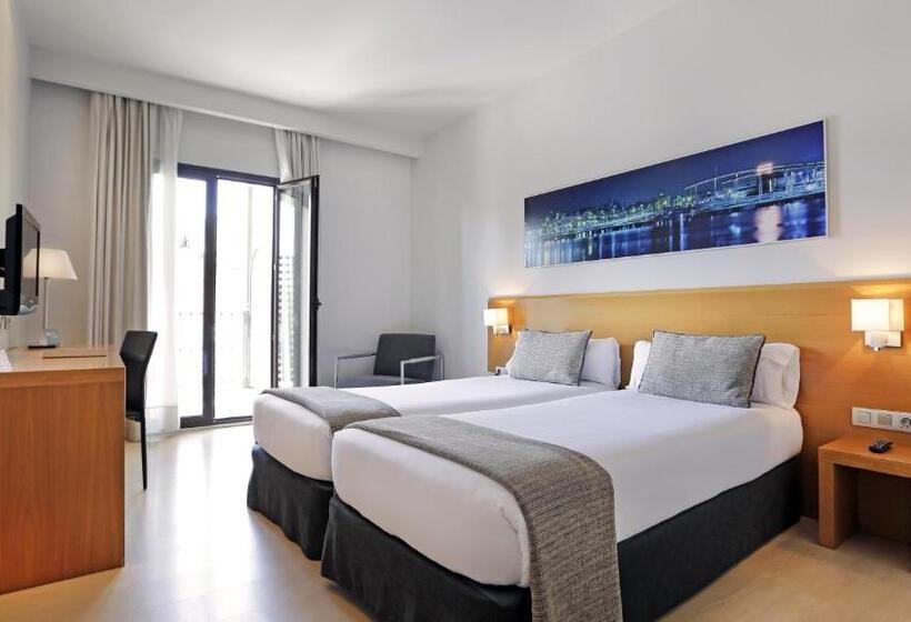 Номер Стандарт Вид на Город, Arc La Rambla