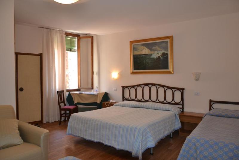 اتاق استاندارد سه نفره, Canada