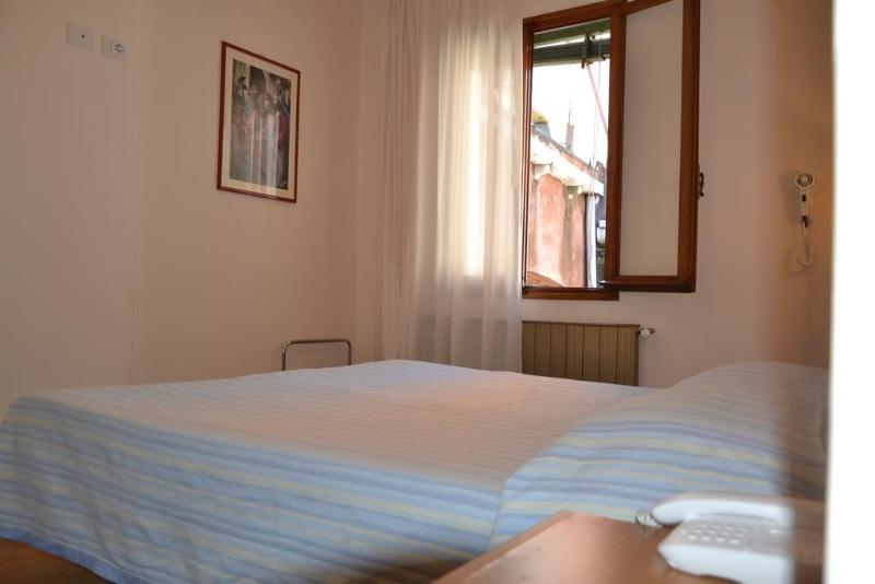 اتاق استاندارد, Canada