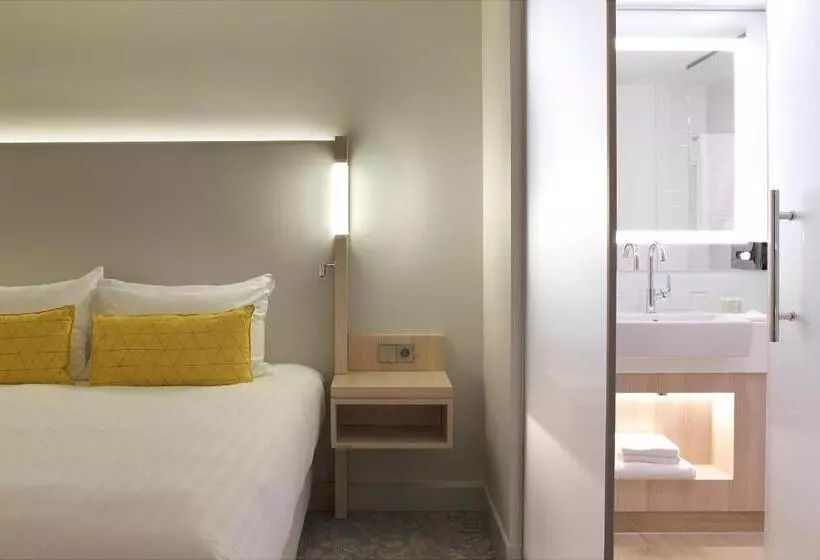 اتاق لوکس با تخت بزرگ, The Jangle Hotel   Paris   Charles De Gaulle   Airport