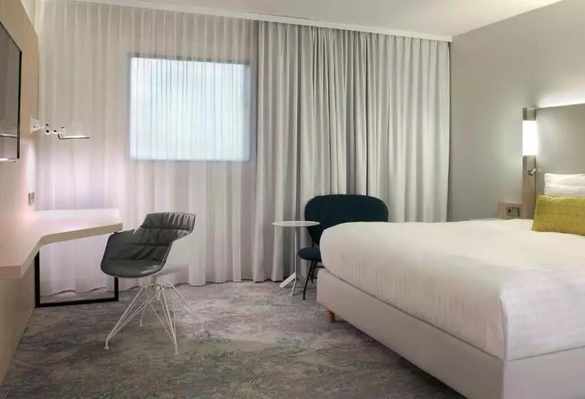 اتاق لوکس با تخت بزرگ, The Jangle Hotel   Paris   Charles De Gaulle   Airport