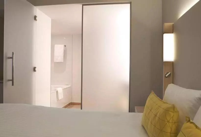 سوئیت با تخت بزرگ, The Jangle Hotel   Paris   Charles De Gaulle   Airport