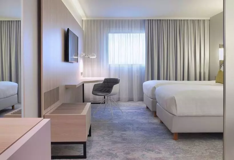 اتاق لوکس, The Jangle Hotel   Paris   Charles De Gaulle   Airport