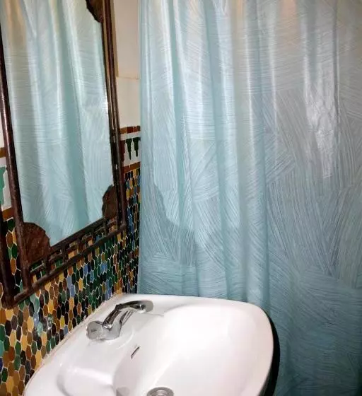 スタンダードトリプルルーム, Riad El Ghalia