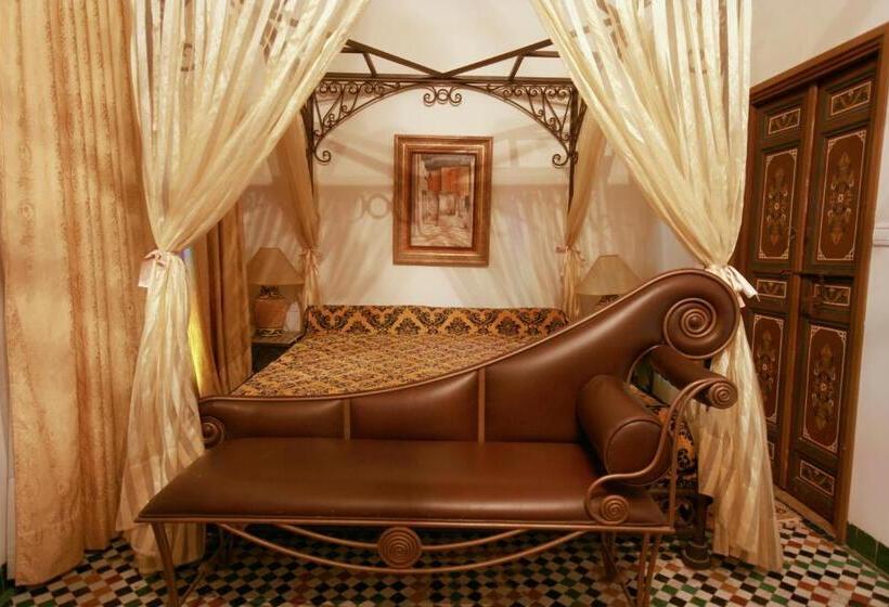 سوییت سوپریور, Riad El Ghalia