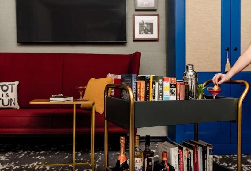 Standard Szoba King Size Bed, Emblem San Francisco