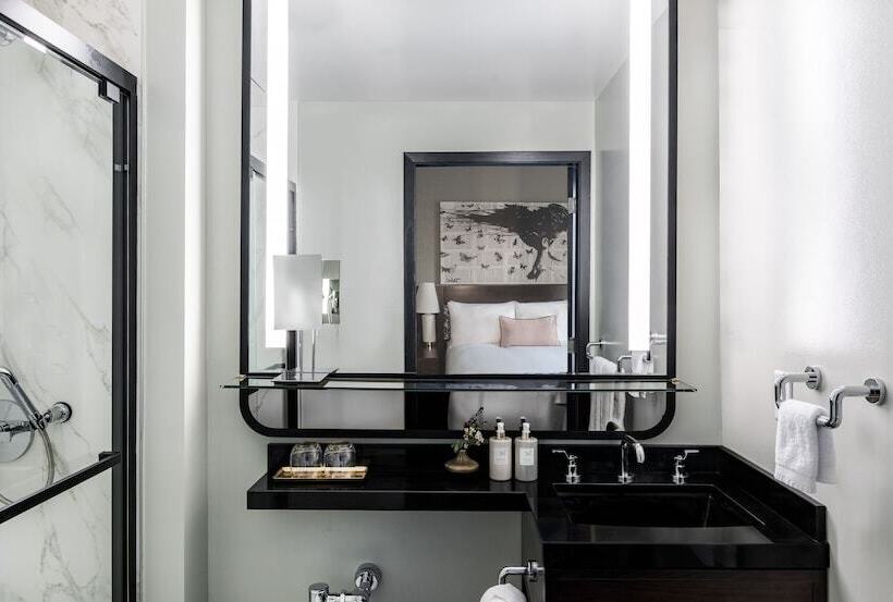 غرفة ديلوكس, Emblem San Francisco