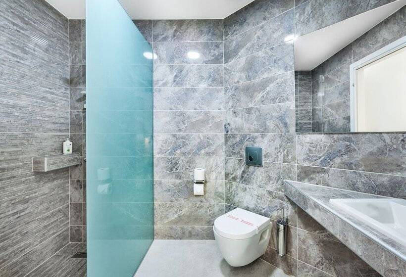 이그제큐티브 패밀리룸, Kriopigi