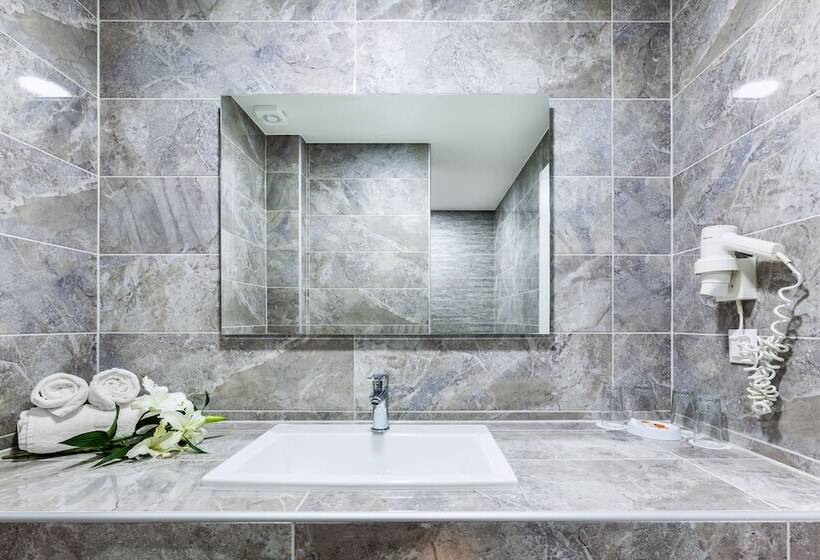 이그제큐티브 패밀리룸, Kriopigi