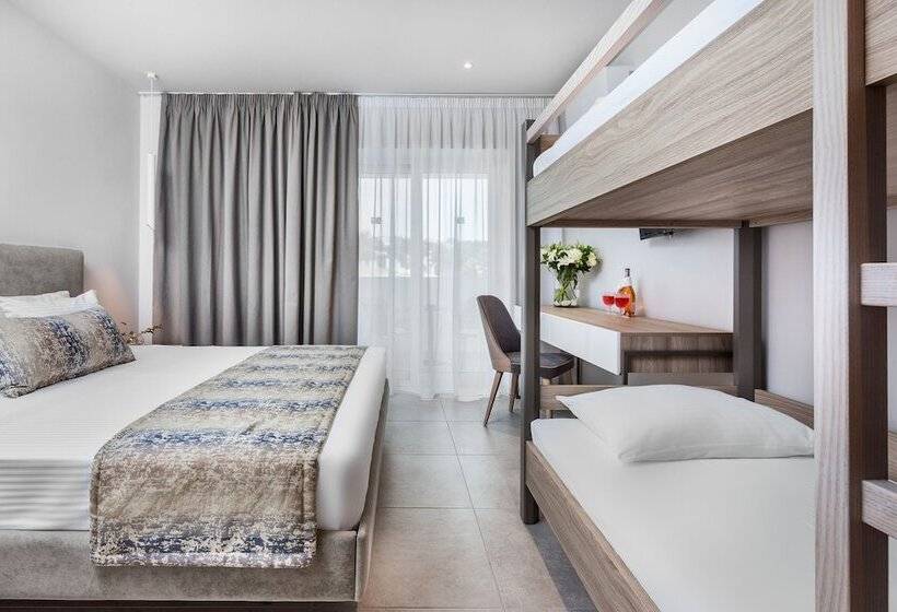 이그제큐티브 패밀리룸, Kriopigi