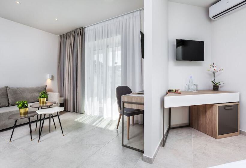 이그제큐티브 패밀리룸, Kriopigi