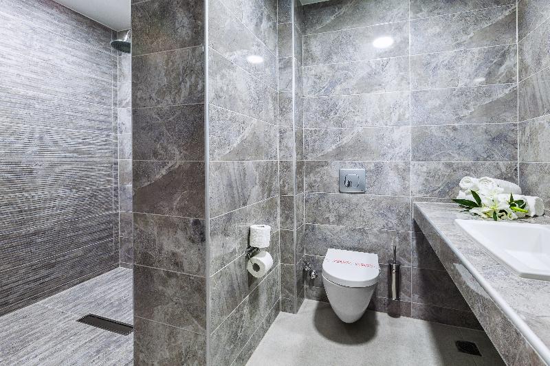 이그제큐티브 패밀리룸, Kriopigi