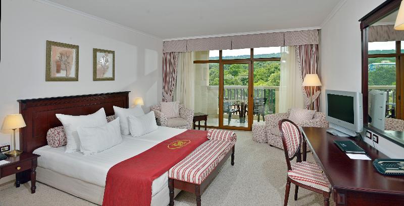 可看到停车场的标准间, Melia Grand Hermitage All Inclusive