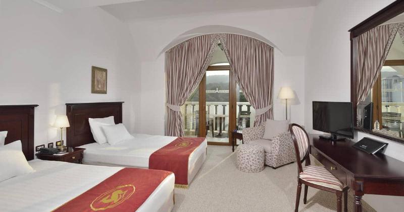 可看到停车场的标准间, Melia Grand Hermitage All Inclusive